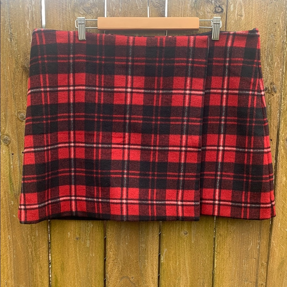 GAP Red and Black plaid wrap mini skirt Soft and fuzzy